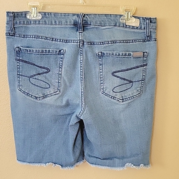 Seven7 Womens Medium Wash Distressed Cutoff Denim Shorts - Size 10 - Picture 8 of 11